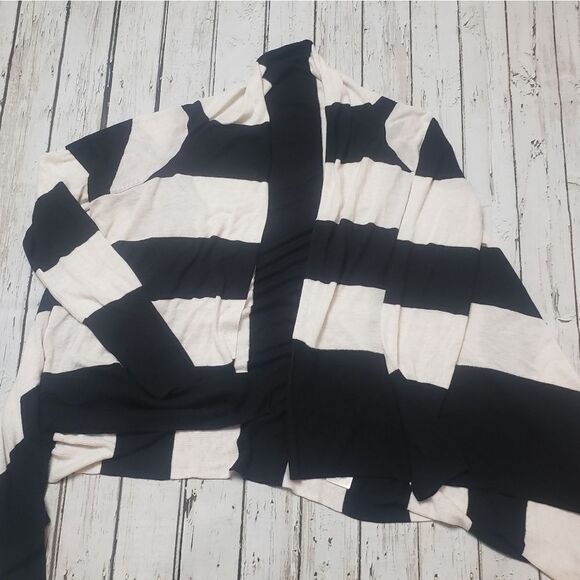 H&M Black and White Striped Cardigan - Picture 3 of 8